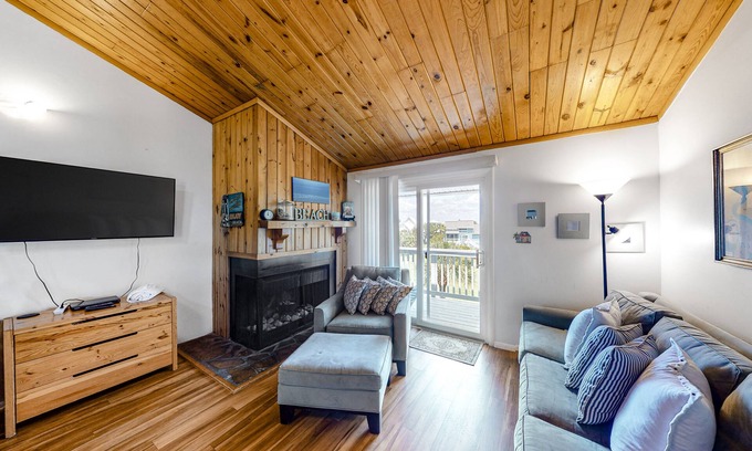 Ocean Ridge Casa | 3rd-floor, dog-friendly condo with loft, balcony, free WiFi and golf course view