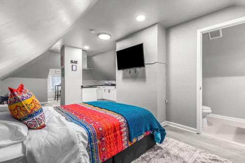 Detroit Apartamento | 3rd Story Loft Islandview Pets Included with Free Parking!