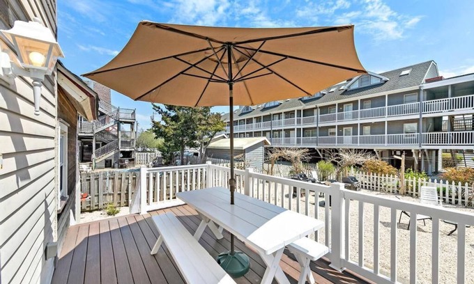 Beach Haven Apartamento | * 3 ° a la playa * 7 / 6-7 / 13 disponible Precio especial bajo * Hermosa actualización victoriana *