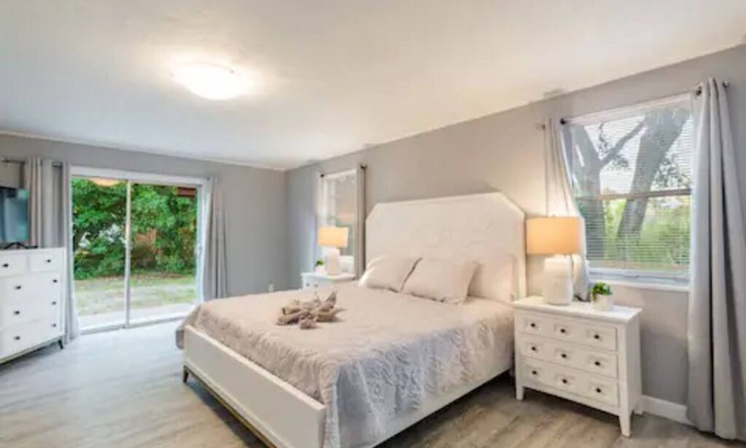 Central Sarasota Casa | 4/2 Spacious Downtown SRQ Home!
