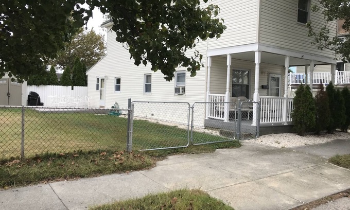 Cape May - Wildwood Apartamento | 4.5 blocks to beach. Huge yard