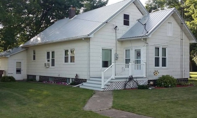 Jolley Casa | 4.5 miles to Twin Lakes, small town, pets welcome