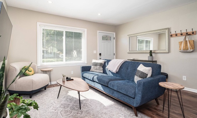 Jacksonville Casa | 4 BD 2 Bath Home 10 min from base