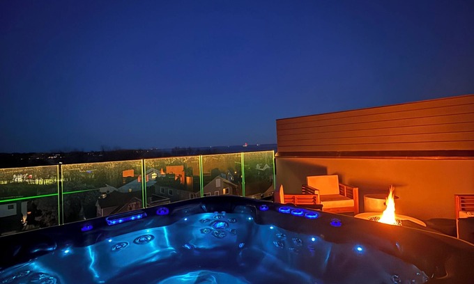 Cove - East Side - Shippan Casa | 4-bd modern luxury water view townhome with hot tub close to beach