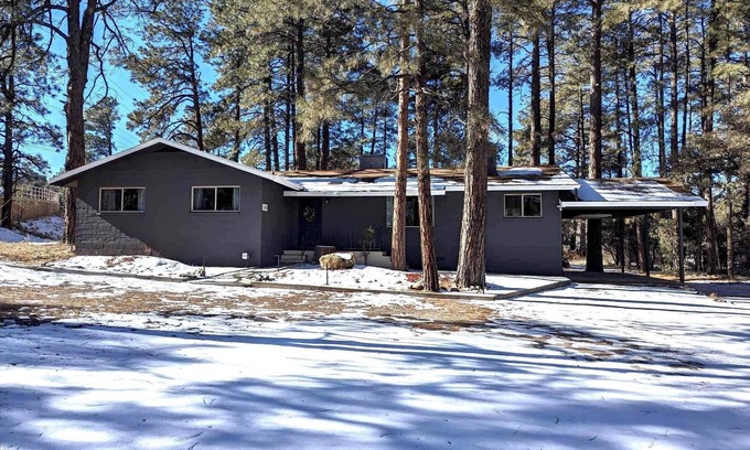 Prescott Casa | 5 Min to Whiskey Row + Arcade + Fire Pit + EV Charger + Pets!