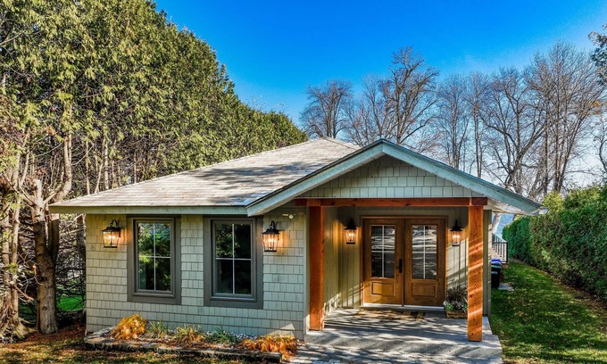 Oro-Medonte Cabaña | 4 bed 2 bath cottage on Lake Simcoe