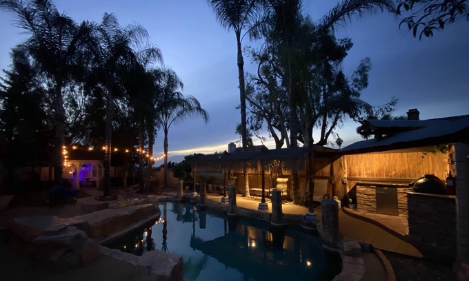 Loma Linda Casa | 4 Bed 2 Bath, Swimming Pool, Billiards Table