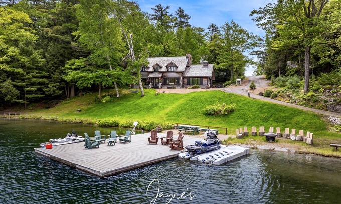 Seguin Cabaña | 4 bed 3 bath cottage on Lake Joseph - sandy beach with all-day-sun!