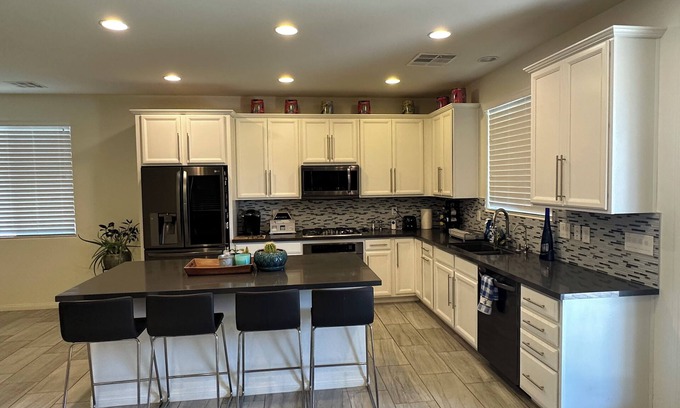 Las Vegas Casa | 4 Bed 3 Bath house in Las Vegas. Close to the strip and Red Rock.