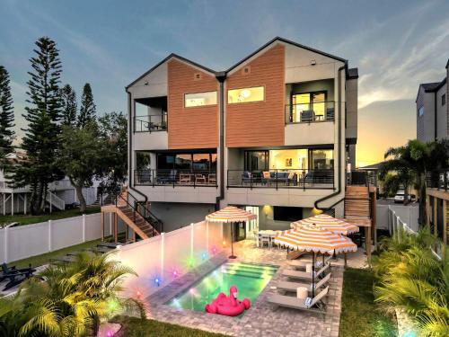 Indian Rocks Beach Casa | 4 Bed 3 Bath, Pool Table, Heated Pool, Walk2beach