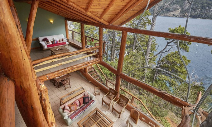 San Carlos de Bariloche Casa | 4 BED / 5 BATH, LUJO LAKEFRONT HOME