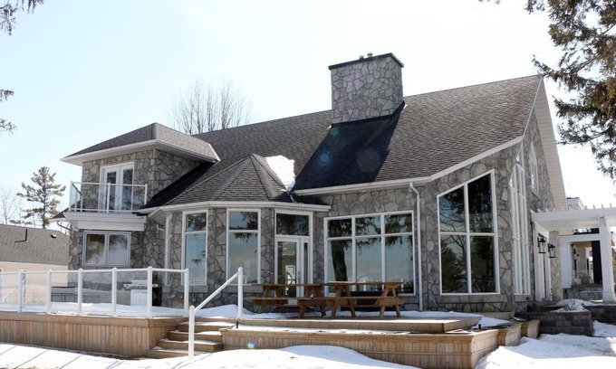 Barrie Cabaña | 4 bed, 6 bath cottage on Lake Simcoe minutes from Barrie! In-ground pool!