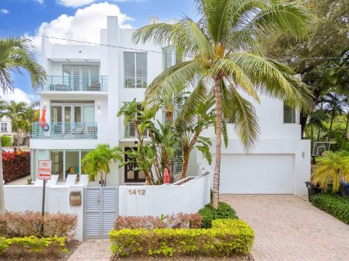 Colee Hammock Casa | 4-Bed + Den with pool in Las Olas Ft Lauderdale
