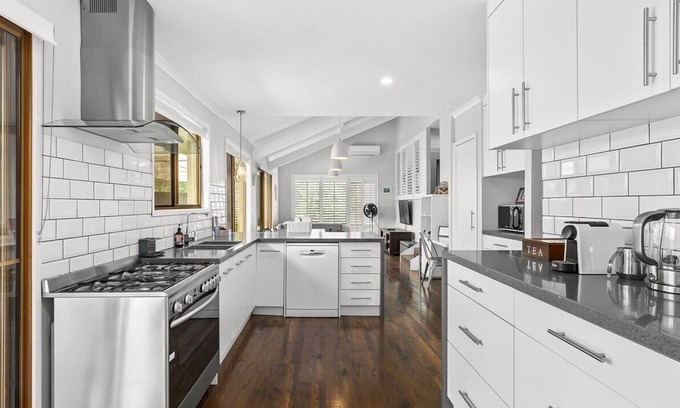Ferny Hills Casa | Spacious 4-Bedroom Family Home