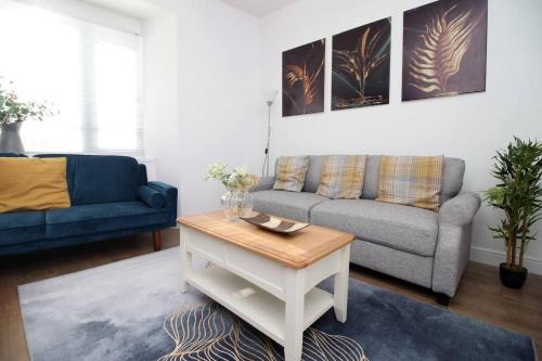 Castle Apartamento | 4 Bed Flat - Sleeps 4 - Parking - Wifi