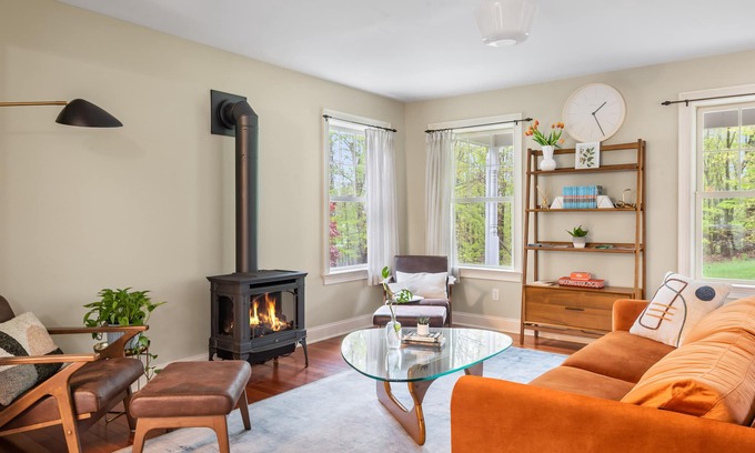 Wallkill Casa | 4 Bed House with Hot Tub Near Hiking + Wineries