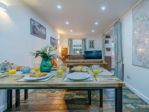 Gosforth Casa | 4 Bed in Gosforth 85807