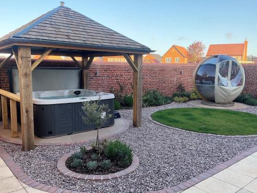 Holt Casa | 4 Bed in Holt 79034