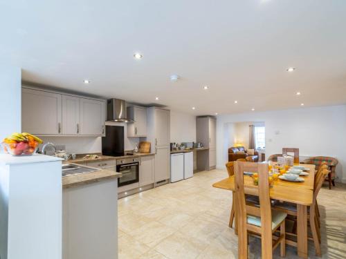 Langtoft Casa | 4 Bed in Langtoft 81235