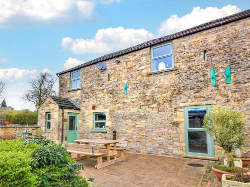 Combs Casa | 4 Bed in Whaley Bridge PK535