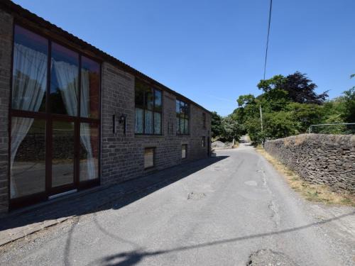 Combs Casa | 4 Bed in Whaley Bridge PK534