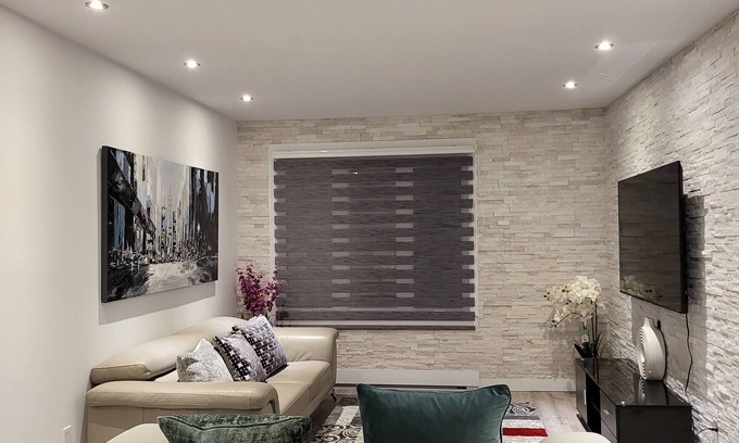Saint Henri Casa | 4 Bed Rooms Town House, 2.5 Bathrooms with Parking .