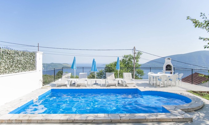 Herceg Novi Villa | Villa de 4 dormitorios con piscina e impresionantes vistas al mar