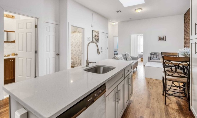 East Flatbush Casa | 4 Bedroom 2 Bathroom Beautiful Brooklyn Apartment