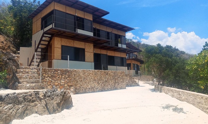 Coron Casa | 4 Bedroom 2-Storey Beach House with Pool