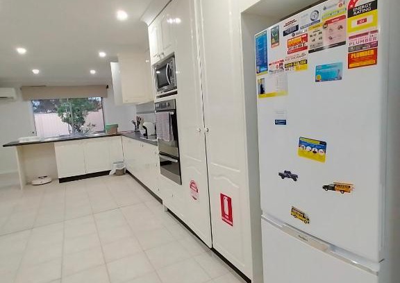 Kingswood Casa | 4 Bedroom, 3 bath room home in Kingswood NSW, free WIFI Internet, free parking