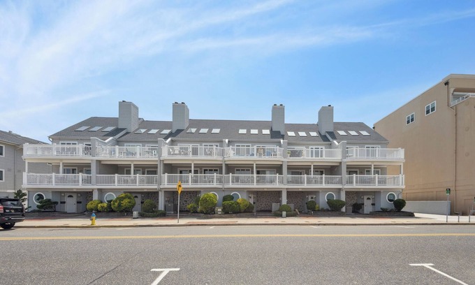 North Wildwood Condominio | 4 bedroom 3 bath condo