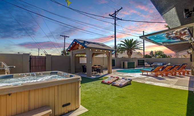 Scottsdale Estates Eight Casa | ¡4 habitaciones, 3 baños con sala de juegos Sports Bar! ¡A minutos del casco antiguo!
