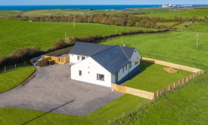 Cylch-Y-Garn Cabaña | 4 bedroom accommodation in Llanfairynghornwy