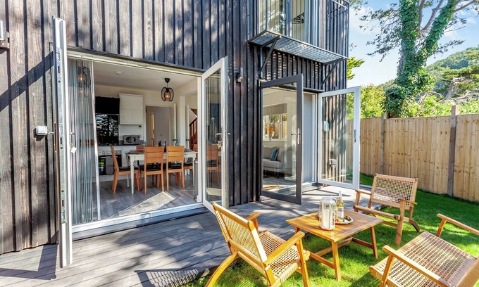Weston-super-Mare Cabaña | 4 bedroom accommodation in Kewstoke, near Weston-super-Mare