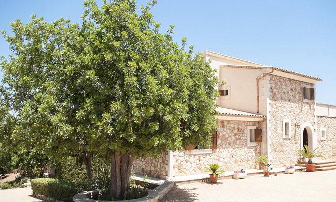 S'alqueria Blanca Casa | 4 bedroom accommodation in Porto Pet
