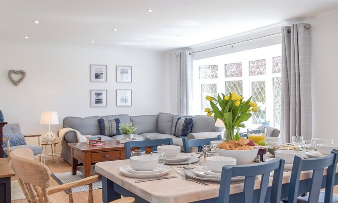 Lamphey Cabaña | 4 bedroom accommodation in Lamphey, near Tenby