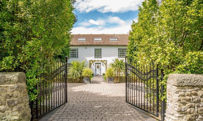 Seaham Cabaña | 4 bedroom accommodation in Hawthorn, near Seaham