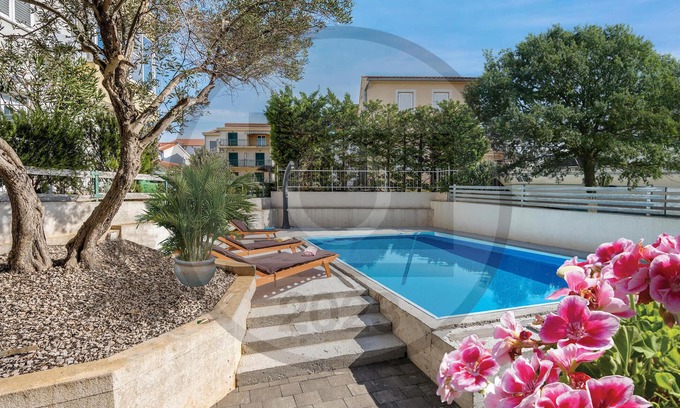 Srima Apartamento | 4 BEDROOM AMAZING APARTMENT IN
