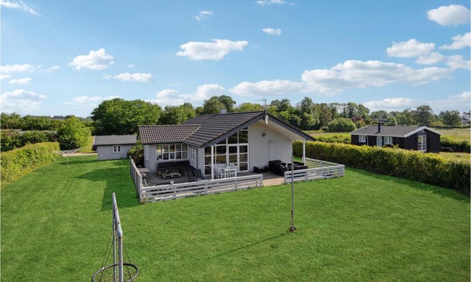 Østerskov Casa | 4 Bedroom Amazing Home In Humble