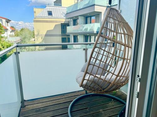 Liesing Apartamento | 4 Bedroom Apartment with Balcony, AC & Free Parking