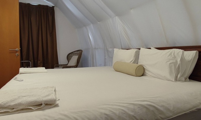 Ras Al Khaimah Casa | 4-bedroom barn in tranquil Ras Al Khaimah with Wi-fi