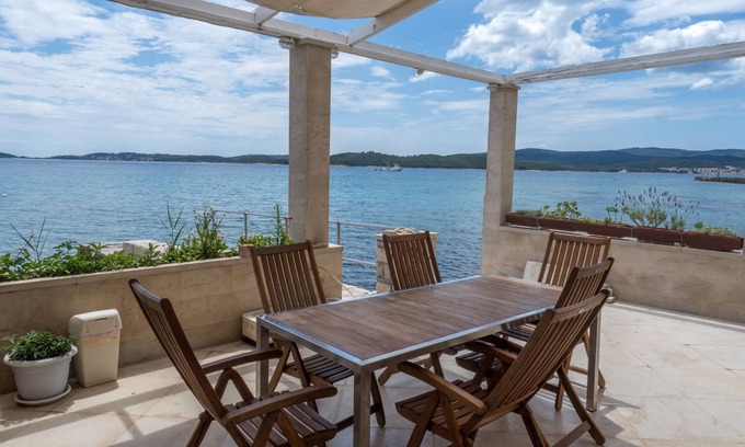 Orebic Villa | 4-bedroom beachfront Villa Sea Wave, Orebič