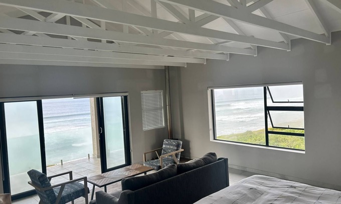 Reebok Casa | 4-bedroom Beachside house in Garden Route District