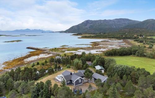 Lødingen Casa | 4 Bedroom Beautiful Home In Lødingen
