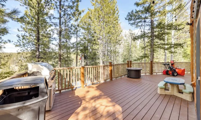 Duck Creek Village Chalet De Esquí | 4-bedroom chalet in amazing Duck Creek Village with wrap around decks