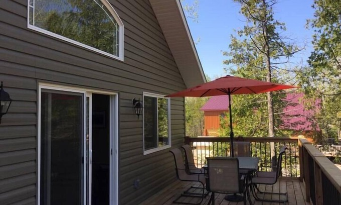 Tobermory Casa | 4 Bedroom Cottage- 129 Big Tub Rd