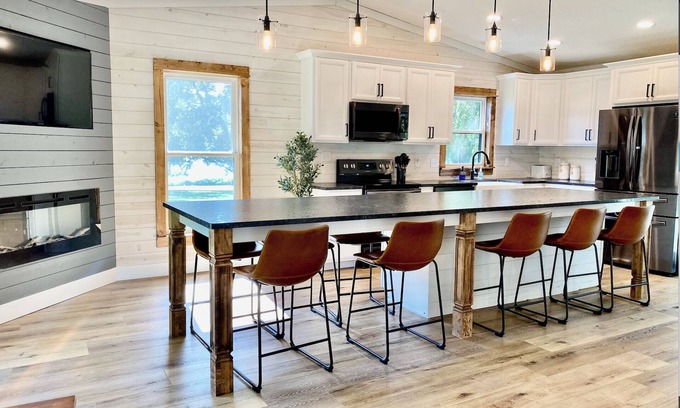 Kellogg Cabaña | 4 bedroom cottage with 2 indoor fireplaces