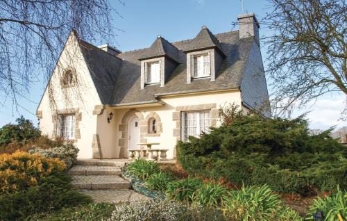 Yvias Casa | 4 Bedroom Cozy Home In Yvias