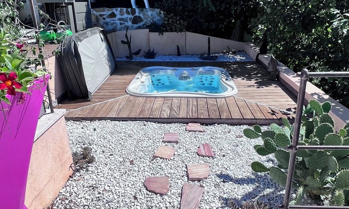 La Colle-sur-Loup Casa | 4-bedroom detached house with heated pool and jacuzzi