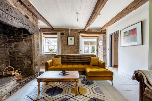 Llanfihangel Tal-y-llyn Casa | 4 bedroom farmhouse Brecon Beacons